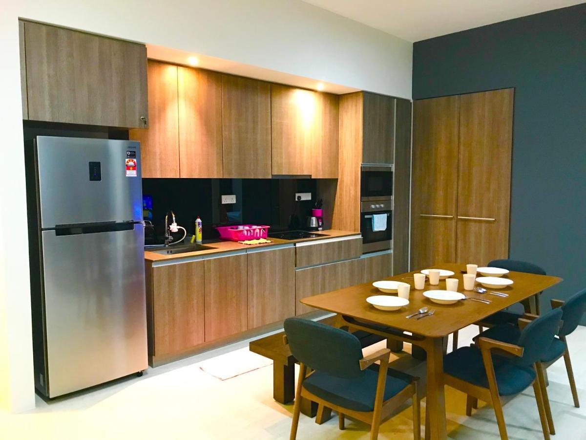 By The Beach - Luxury 2 Bedrooms Family Suite バツーフェリンギビーチ エクステリア 写真